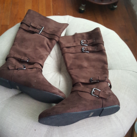 Shoes - Picture 2 of 5